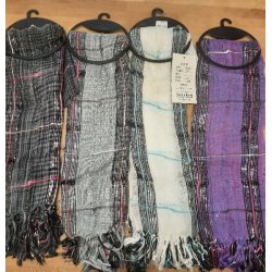 Trklde med slv trde i 4 farver ( sort , Gr . lilla og hvid)