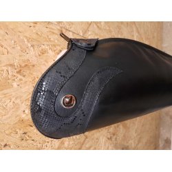 Lang Ridestvle eksklusiv fra Campus i sort 