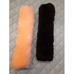 nakkestykke eller nsebndsstykke fra Waldhausen i Lammeskind i flere farver