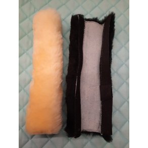 nakkestykke eller nsebndsstykke fra Waldhausen i Lammeskind i flere farver