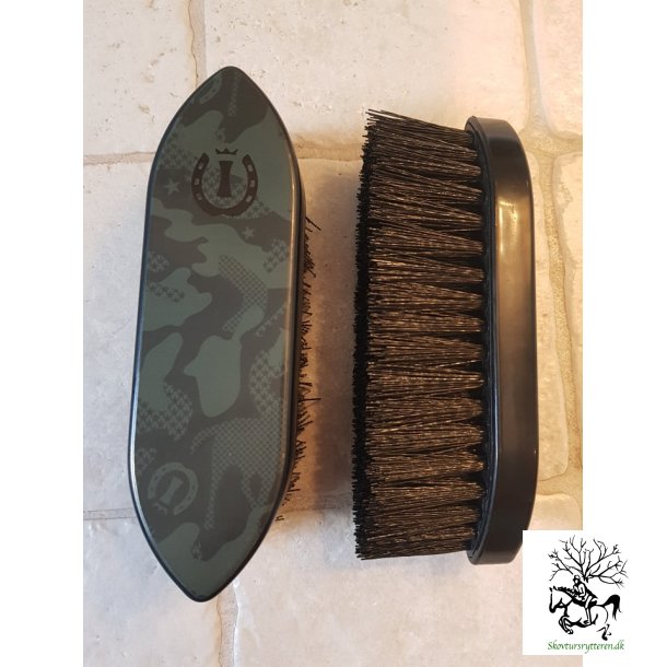 Dandy brush fra IR "Ambient - Hide and Ride"