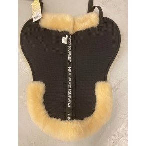 Pad med lammeskind og anti skrid fra HKM