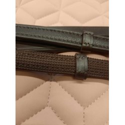 Tjle fra By weber i brun med lder yderside og indvvet grip p inderside.