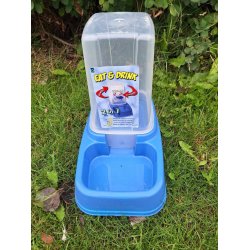 Foderautomat eller drikke automat til lille hund eller kat 