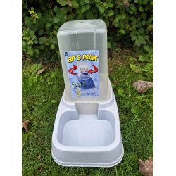Foderautomat eller drikke automat til lille hund eller kat 
