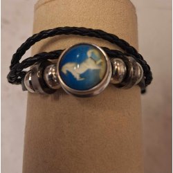 Armbnd i sort lderflet med hest emblem