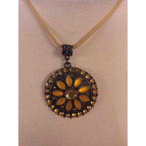 Halskde med blomst fra Glamour Gul