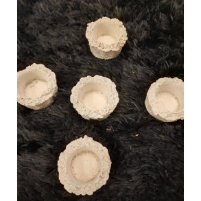 Gips fyrfadsstager 5 stk. med blomster.