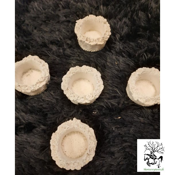 Gips fyrfadsstager 5 stk. med blomster.