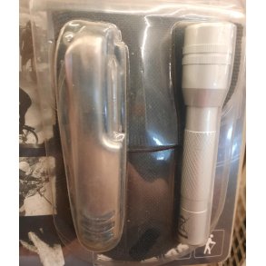 lommekniv og lommelygte med itui 