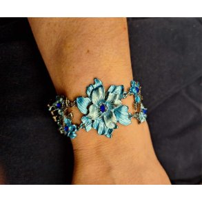 Armbnd med blomster fra G. Point Accessories Bl
