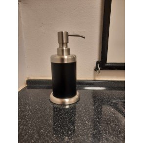 Sbe dispenser i rd eller sort