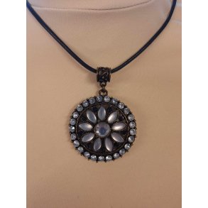 Halskde med blomst fra Glamour Hvid