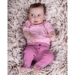 Bodysuit til babyer fra QHP - fes i 3 farver og tryk i str. 68.