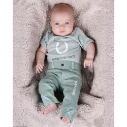 Bodysuit til babyer fra QHP - fes i 3 farver og tryk i str. 68.