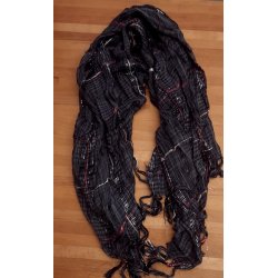 Trklde med slv trde i 4 farver ( sort , Gr . lilla og hvid)