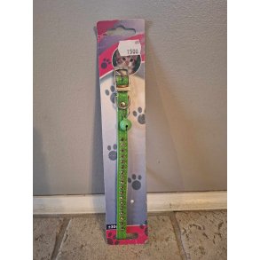 Katte halsb�nd i gr�n med sten og bj�lde.