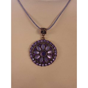 Halskde med blomst fra Glamour Lilla