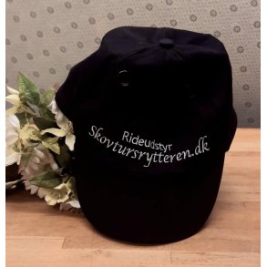 Kasket med skovtursrytteren`s broderet navn p