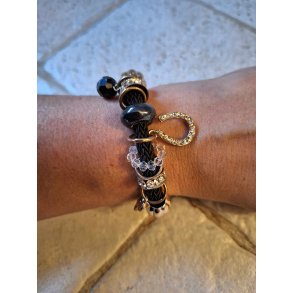 Armbnd med charms
