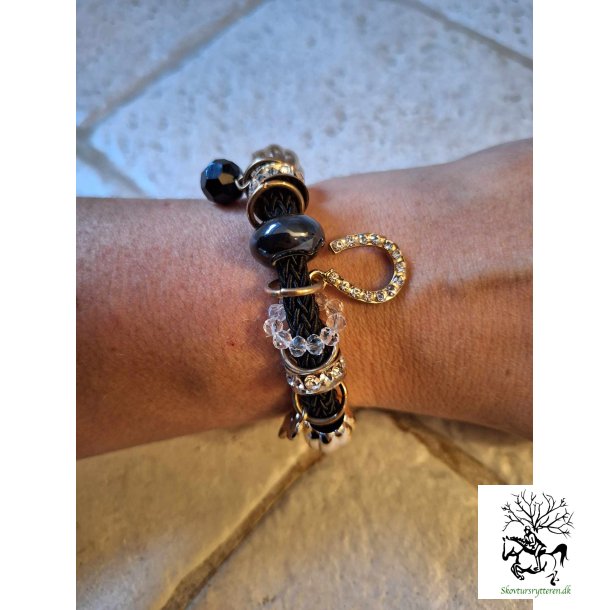 Armbnd med charms