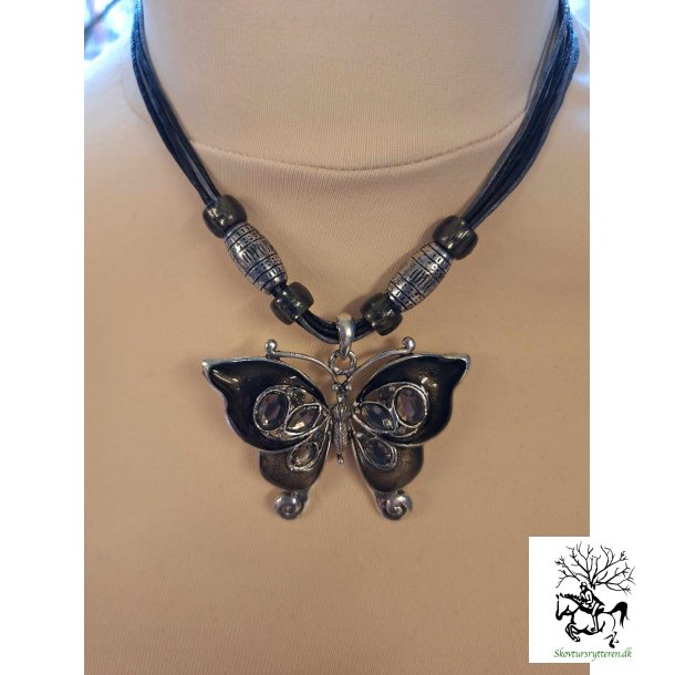 Halskde med sommerfugl fra Fashion Jewelry Sort