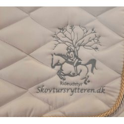 Underlag med memory-skum samt ventilation fra Mink Horse "MmAir" i hvid 