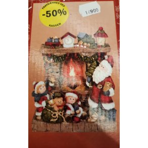 julemand stende  ved kaminen og 2 brn og gavesk