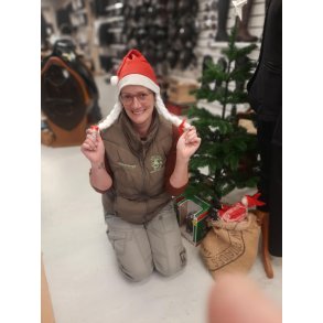 Nissehue med fletninger - str max 58 cm rundt om hovedet 