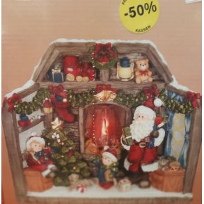 julemand stende  ved kaminen og 2 brn og juletr - 28 cm