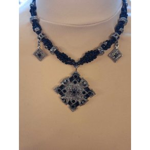 Halskde med perler fra Glamour Sort