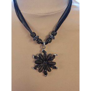 Halskde med blomst fra Fashion Jewelry Gr