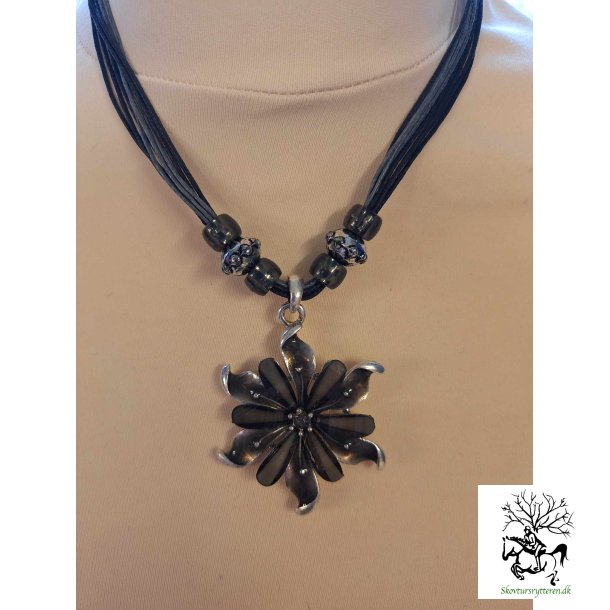 Halskde med blomst fra Fashion Jewelry Gr