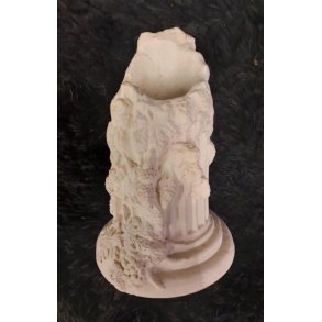 Gips sjle til 1 fyrfadslys med rund fod.