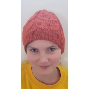 Hue til vinter i strik fra ELT i brndt orange