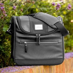 Strigletaske i kunstlder med flytbare rum fra Le Mieux i sort