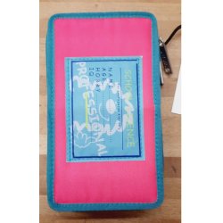 Penalhus dobbelt  med navneskilt foran p penalhuset i lilla eller Pink