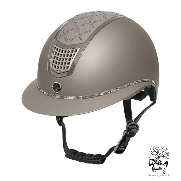Ridehjelm fra FairPlay "QUANTINUM SPOTLIGHT matt silver "  W-V med bred skygge - Silver Almond 